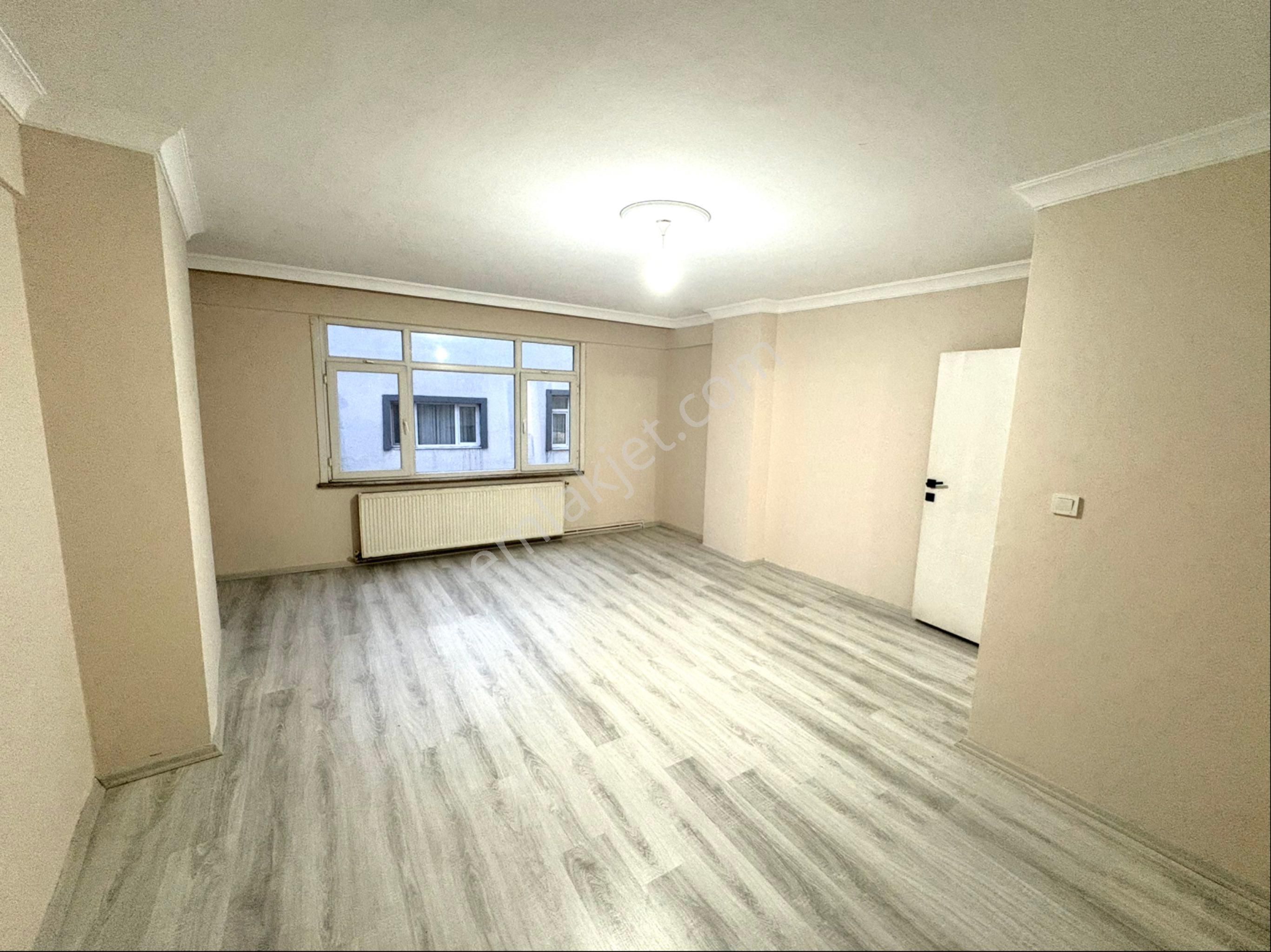 Emir Emlak’dan 2+1 130 M Kare 1 Kat Temiz Masrafsız Daire Güçlendirilmiş Binada