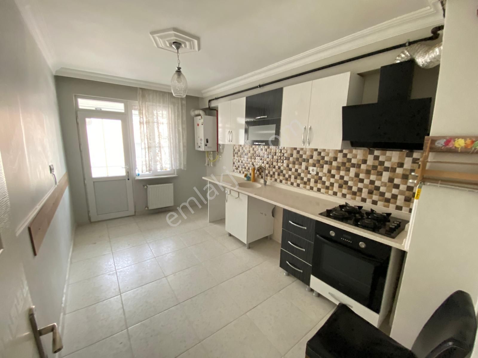 Elmas Emlaktan Ali Fuat Okulu Yakını Kiralık 2+1