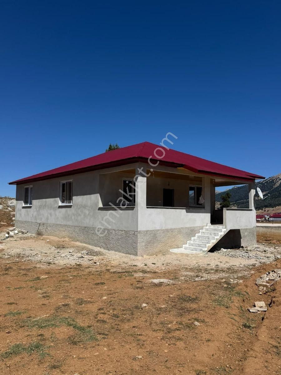 Kozan Gayrimenkulden Göllerde 620mt2 İçinde Ev Ve Arsa - Görsel 2