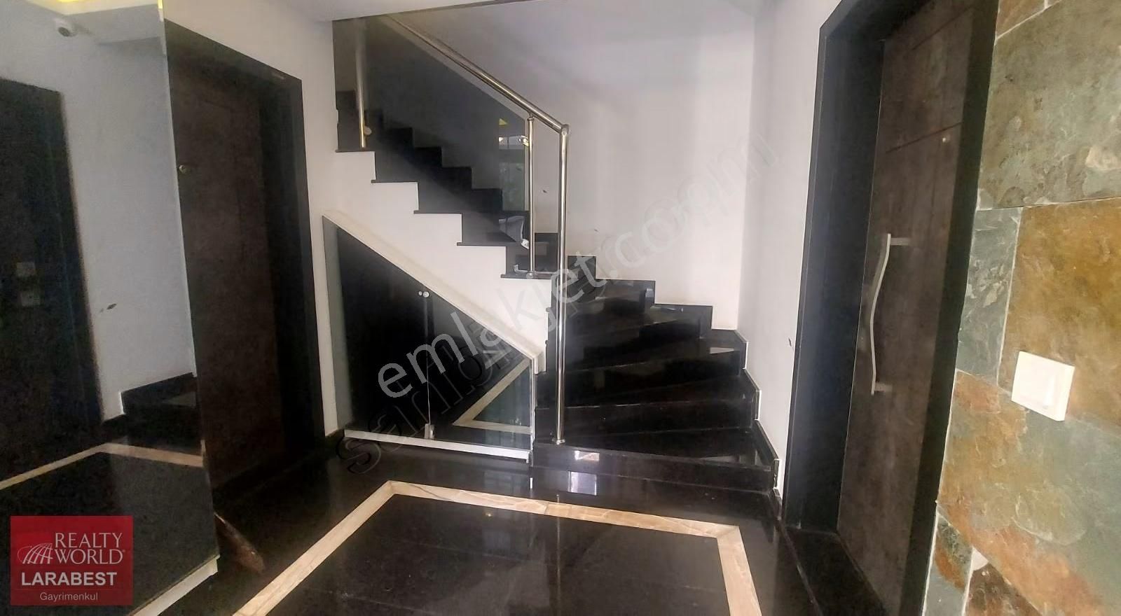 Denize 3.parsel'de Full Eşyalı Havuzlu Katta 1+1 Kiralık Daire - Görsel 2