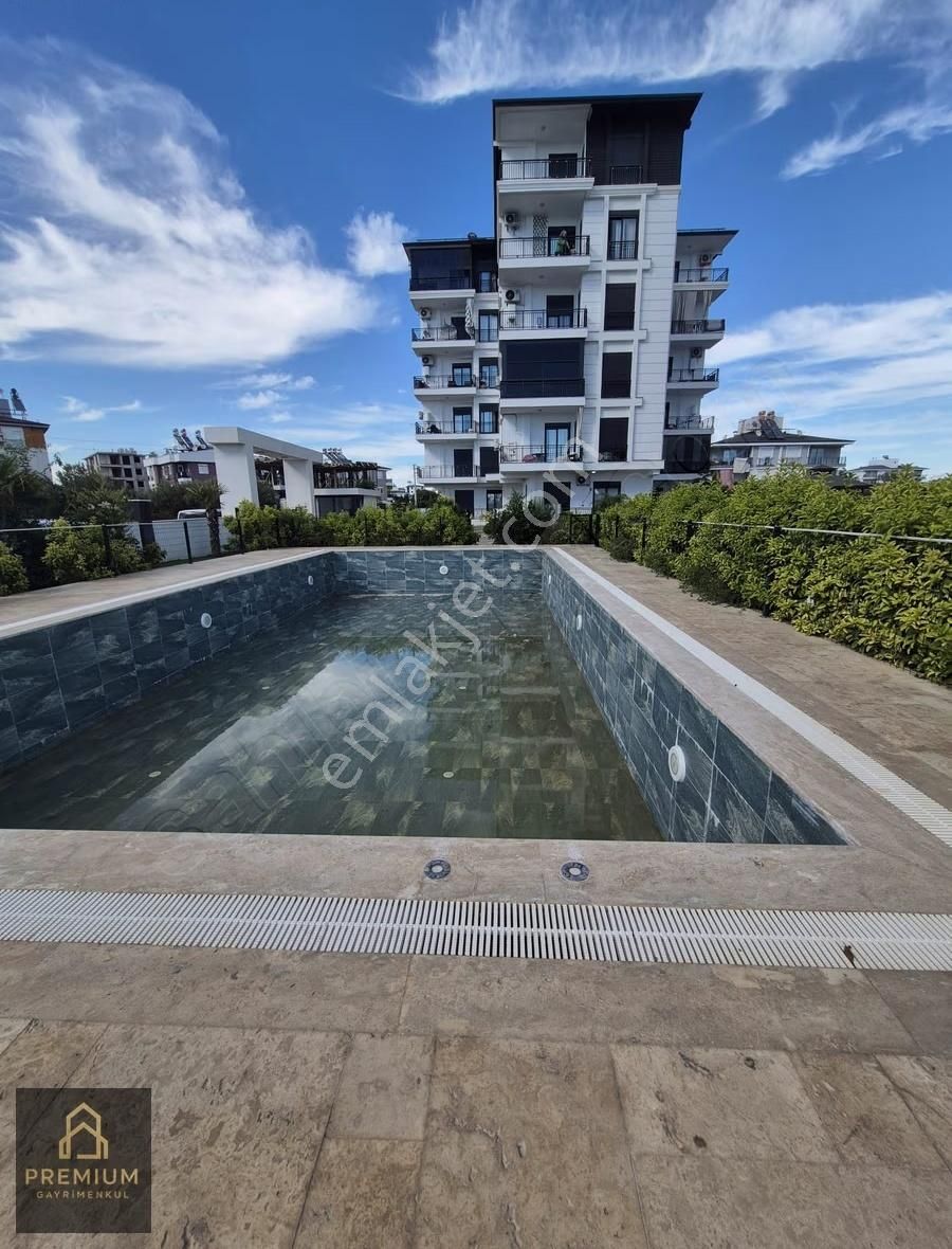 Şelalede Havuzlu Site İçinde, Yeni Binada Satılık 2+1