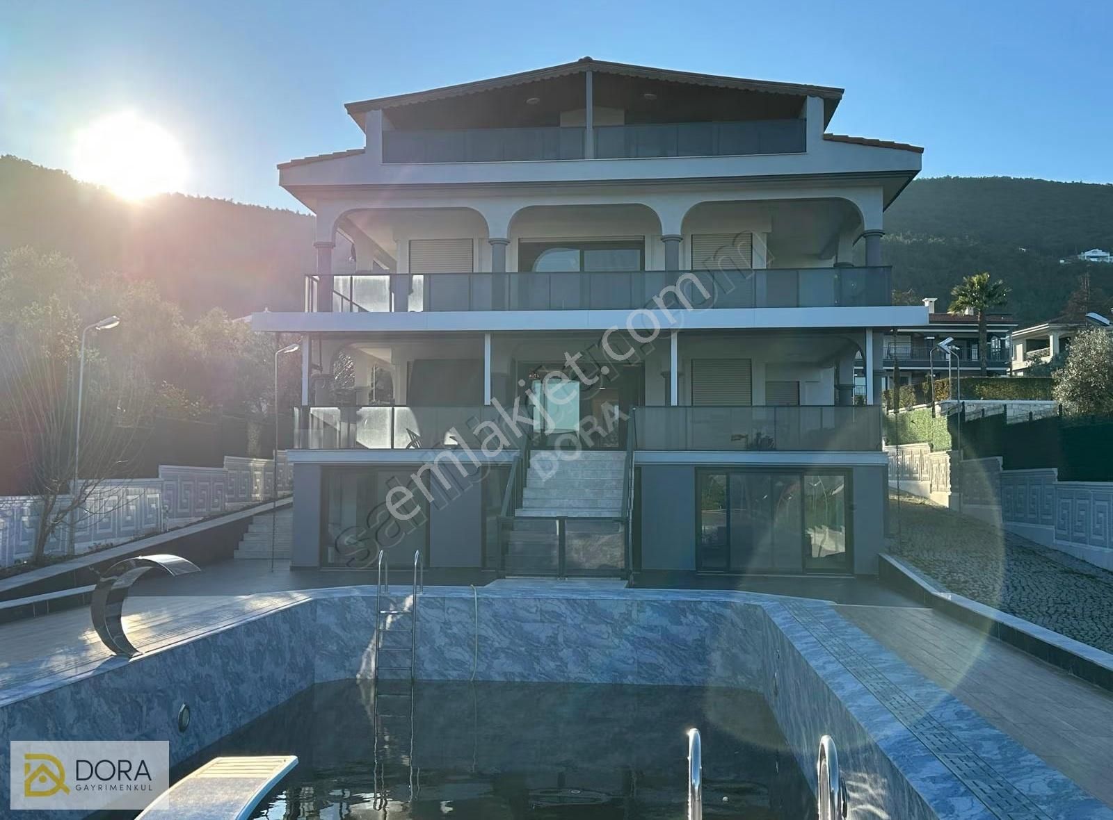 Urla Denizli Mahallesi 6+2 Satılık Full Deniz Manzarlı Villa