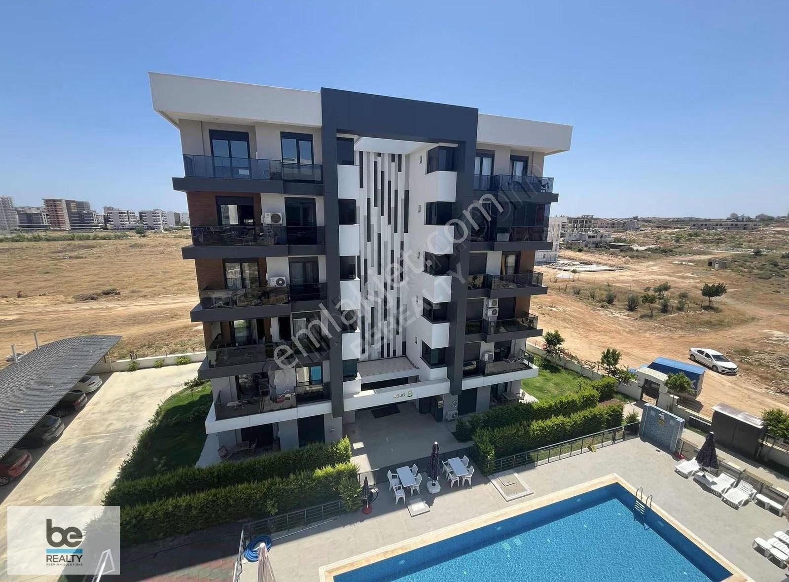 Valens Suit Site İçinde, İskanlı, Havuzlu Satılık 1+1