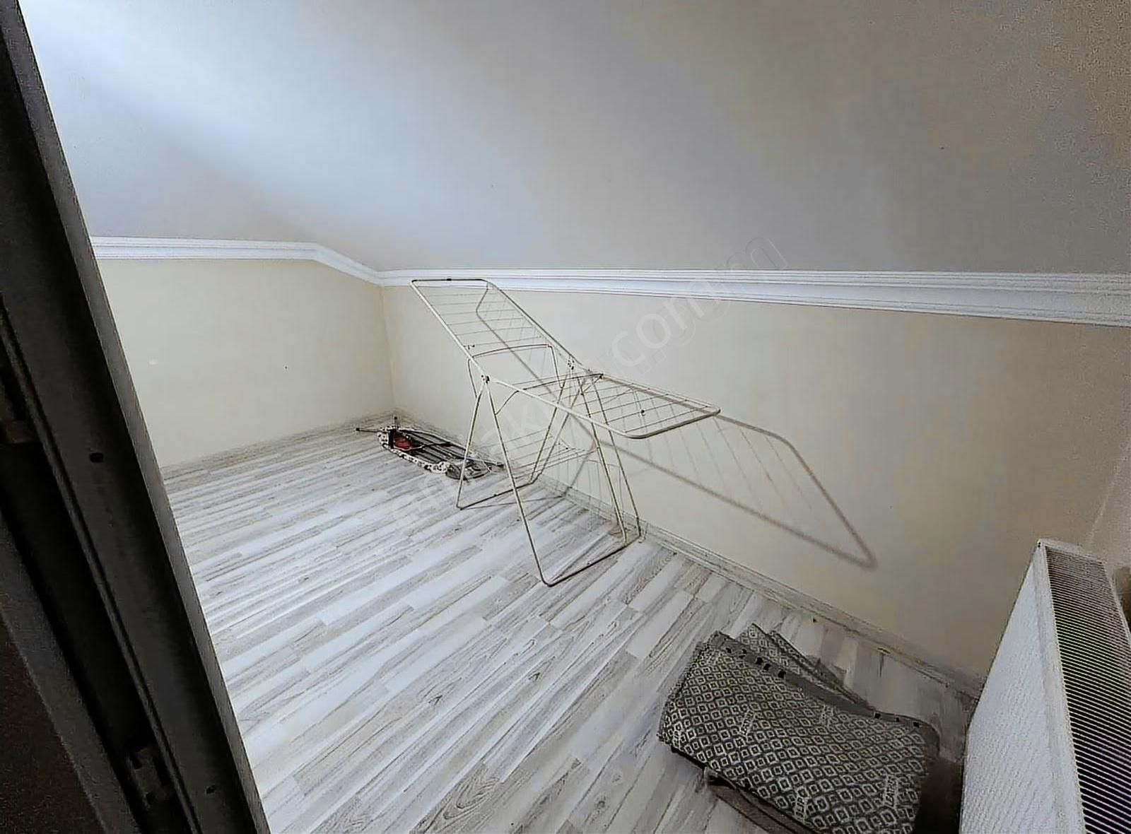 Karlıbayır Merkez'de 1+1 Eşyalı Geniş Teraslı Kiralık Daire - Görsel 3