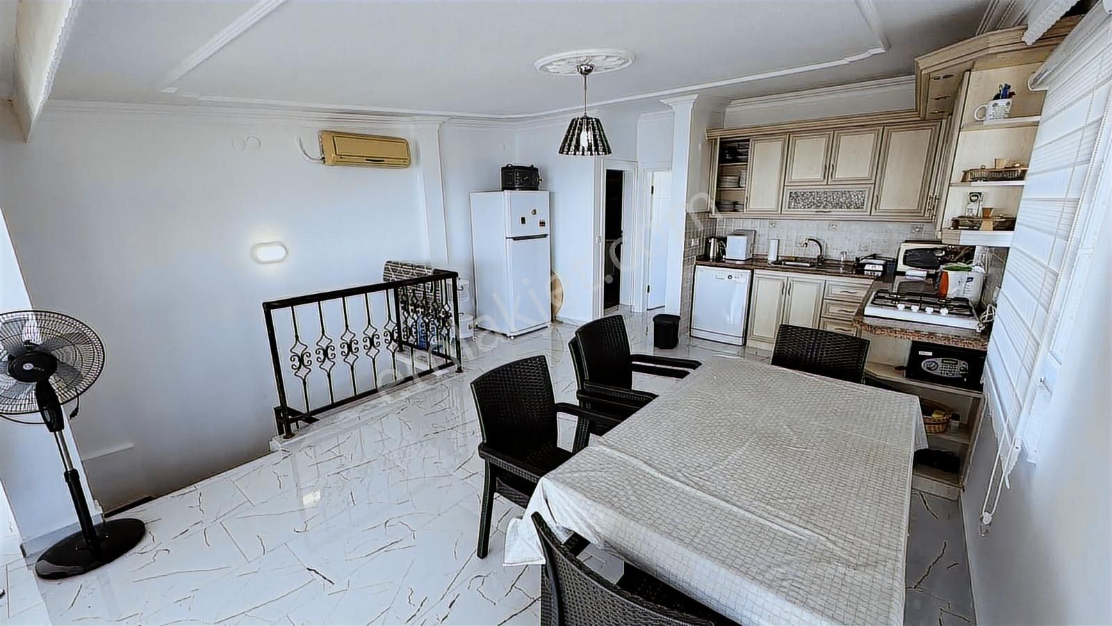 Altınkum Sahile 40 Adım Mesafede Ful Deniz Manzaralı 3+1 Daire - Görsel 6