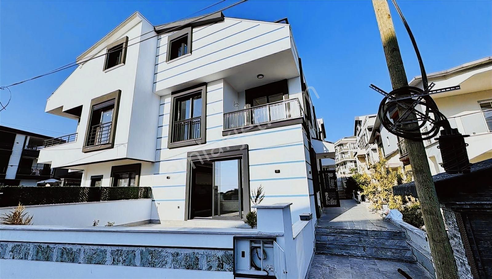 Didimde Satılık Akıllı Sistem Müstakil Bahçeli Villa