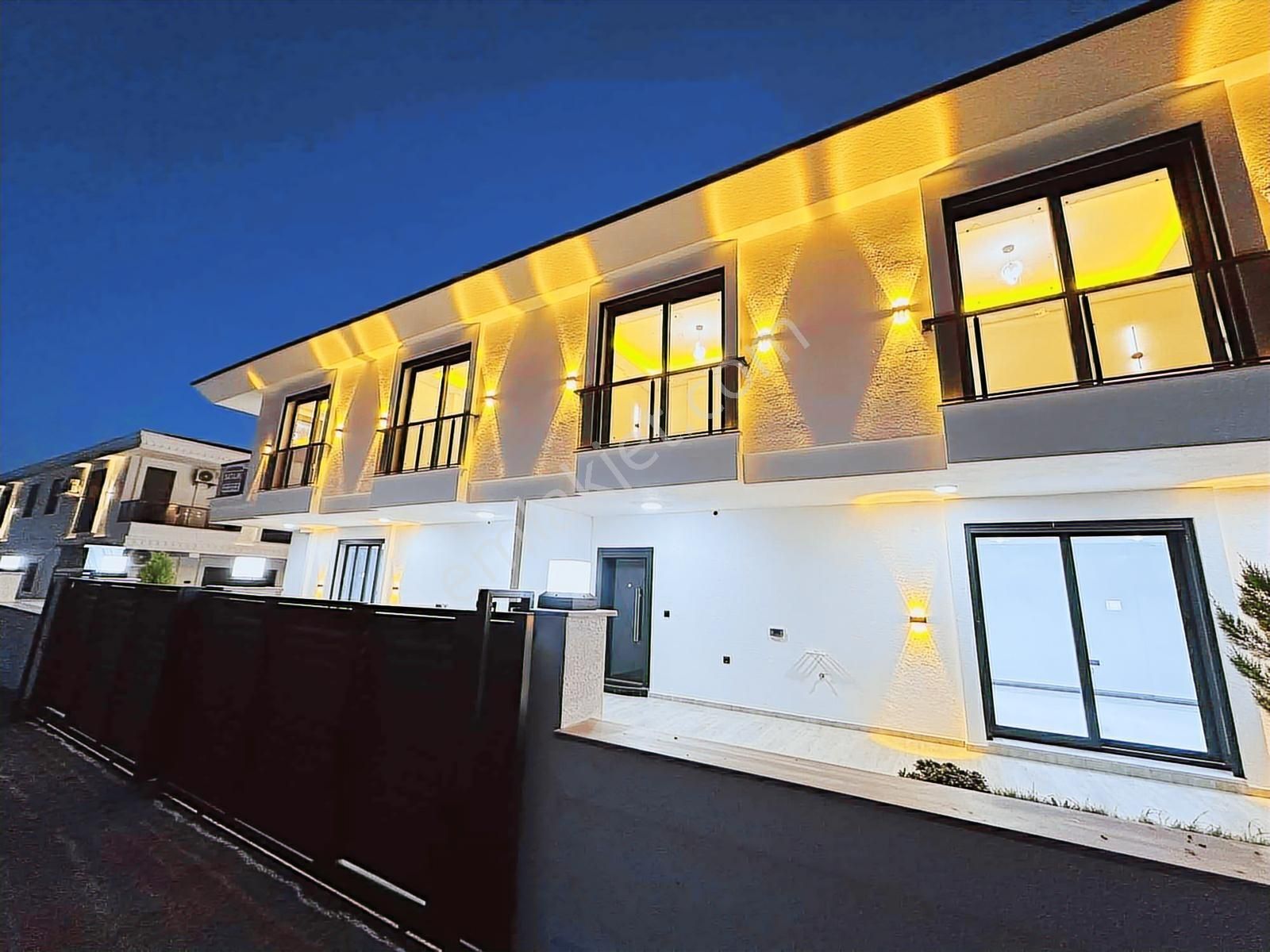 Didim'de Ön Cephe 3+1 Geniş Bahçeli Sıfır Satılık Villa - Görsel 14