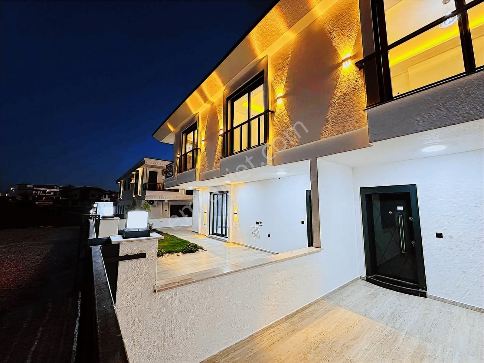 Didim'de Ön Cephe 3+1 Geniş Bahçeli Sıfır Satılık Villa - Görsel 13