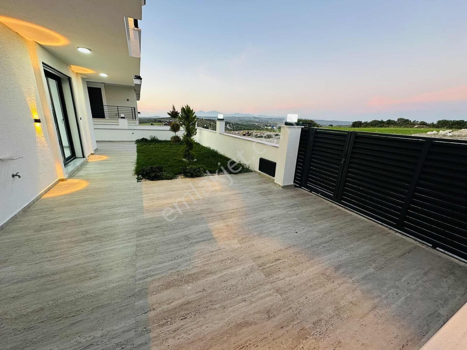 Didim'de Ön Cephe 3+1 Geniş Bahçeli Sıfır Satılık Villa - Görsel 2