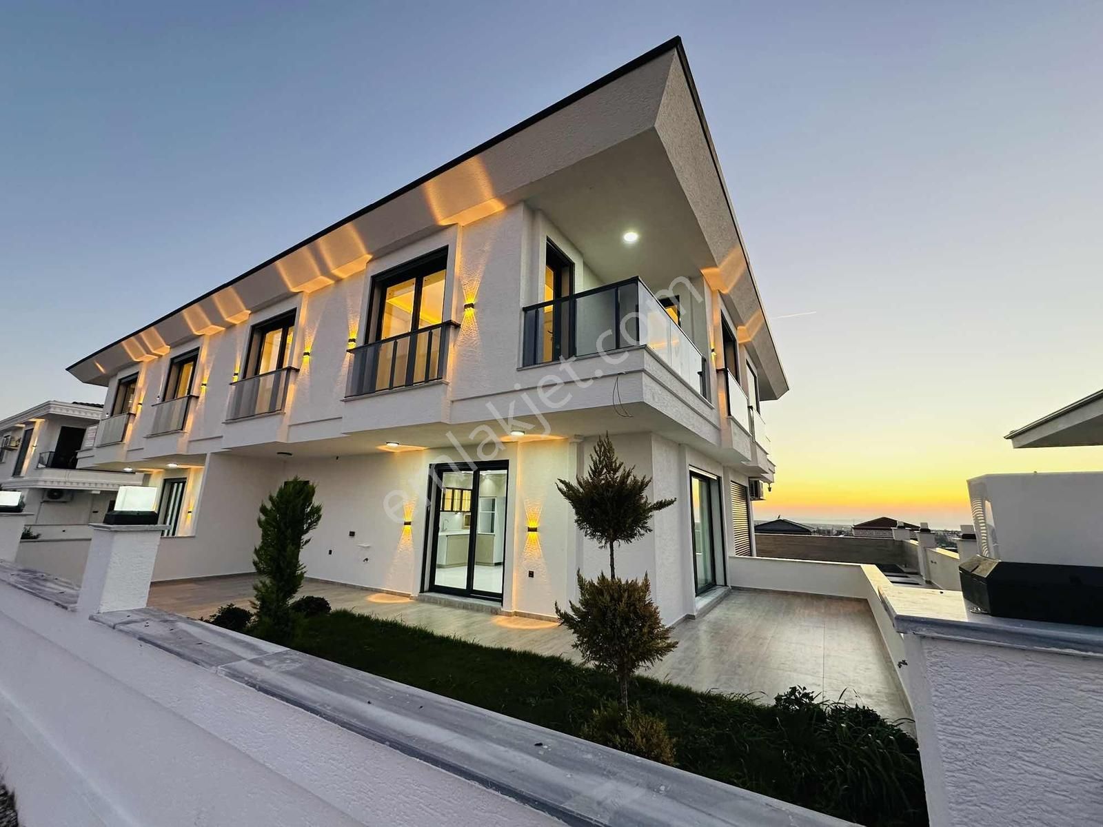 Didim'de Ön Cephe 3+1 Geniş Bahçeli Sıfır Satılık Villa - Görsel 17