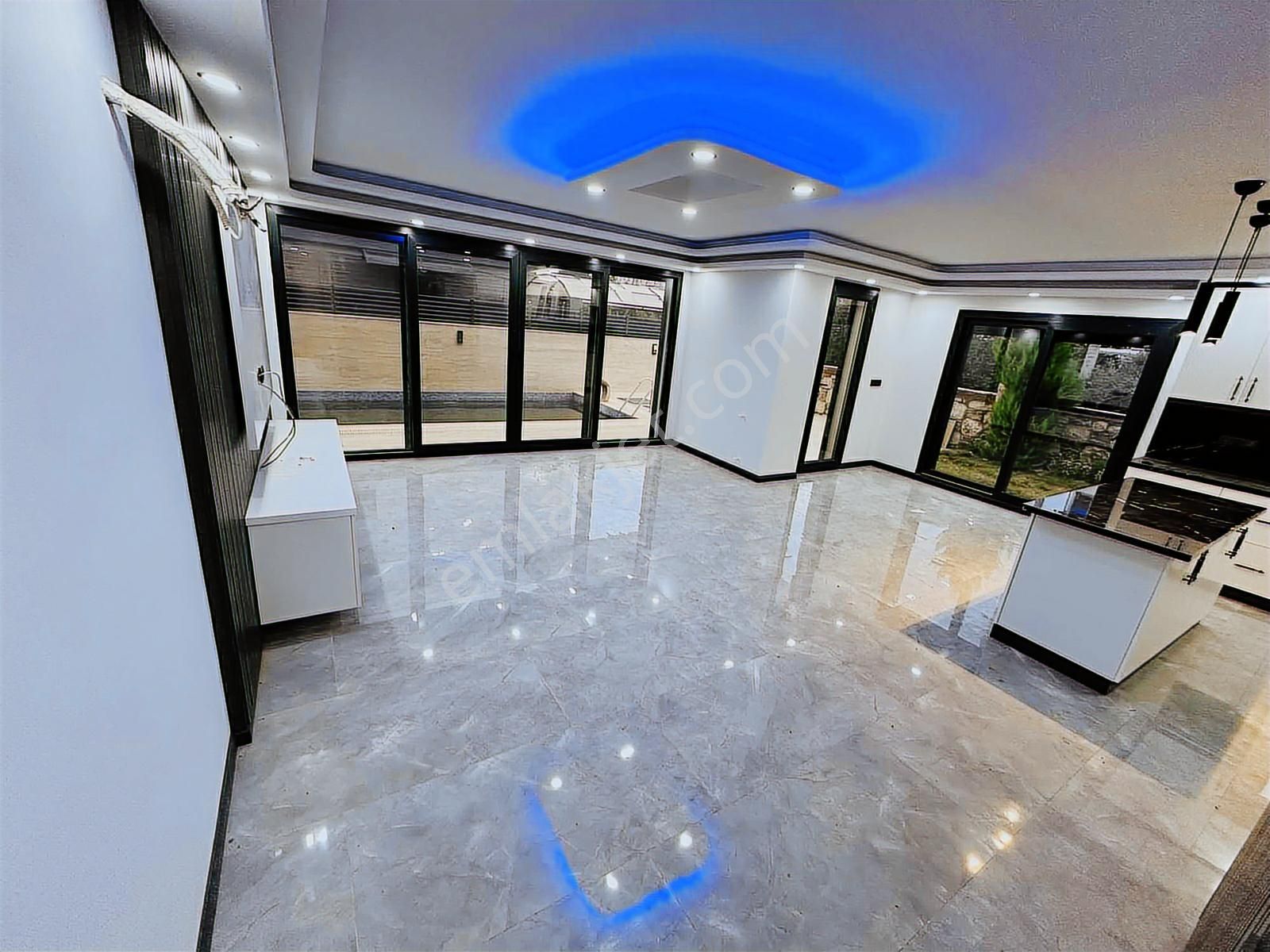 Altınkum Mahallesinde 3+1 Müstakil Havuzlu Otoparklı Sıfır Villa - Görsel 16