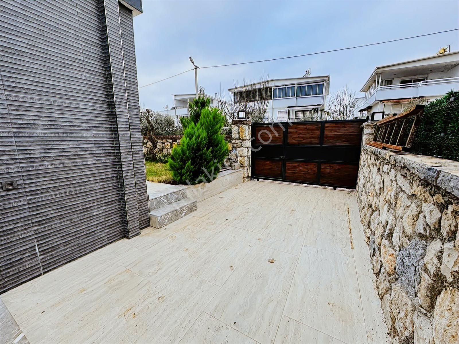 Altınkum Mahallesinde 3+1 Müstakil Havuzlu Otoparklı Sıfır Villa - Görsel 14