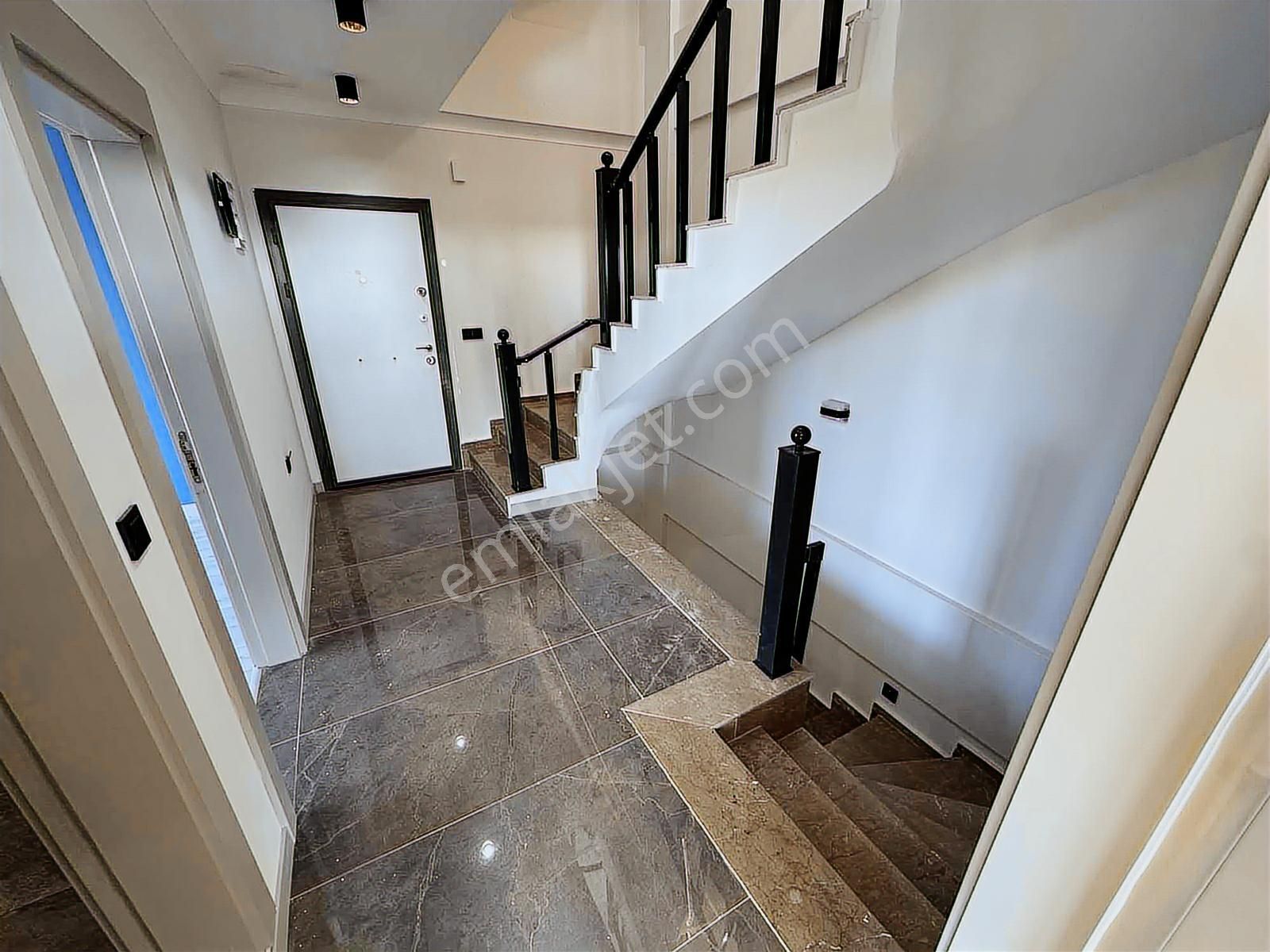 Uygun Fiyata Satılık Hamamlı Saunalı Fırsat Villa - Görsel 8