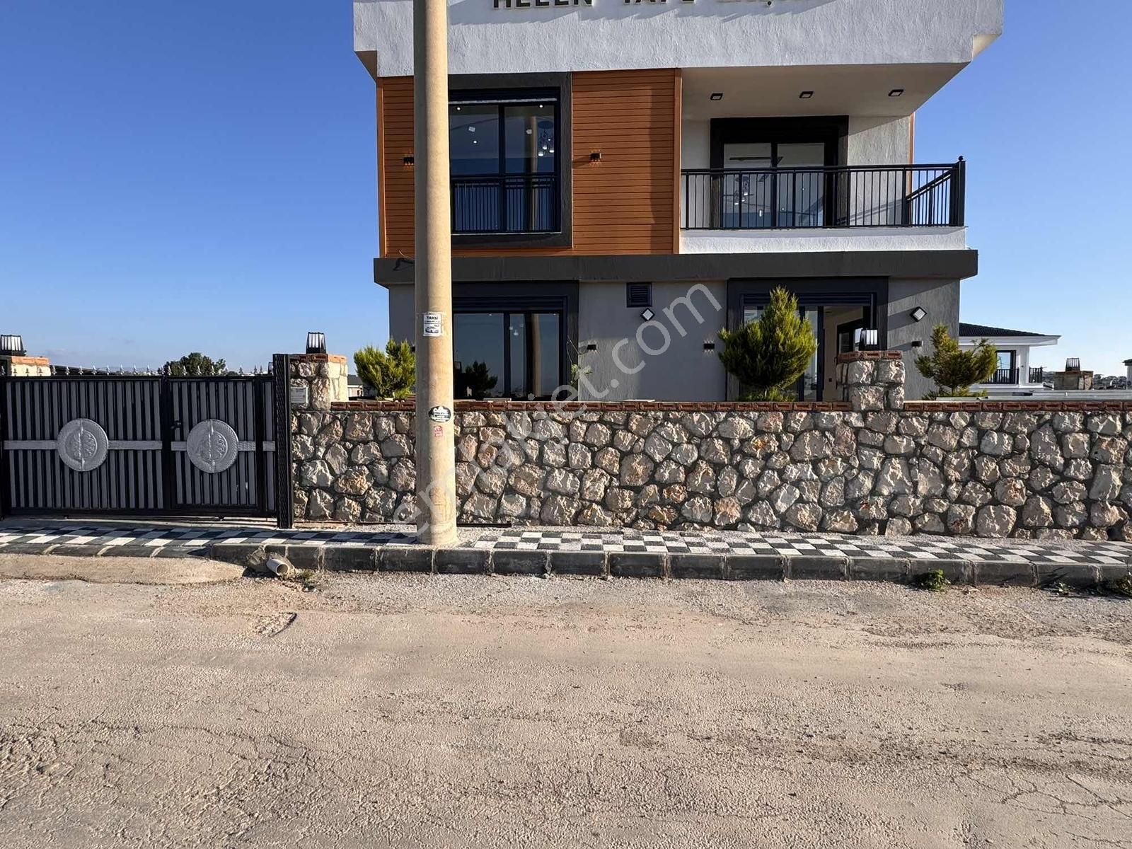 Uygun Fiyata Satılık Hamamlı Saunalı Fırsat Villa - Görsel 6