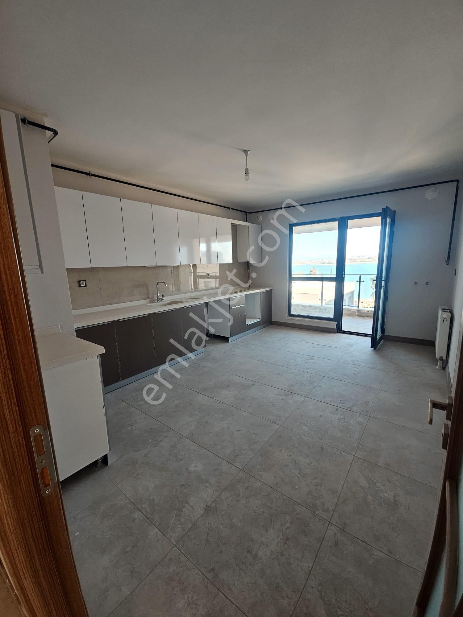 Adnan Menderes Göl Toki Konutlarında Eşsiz Göl Manzaralı 4 + 1 Satılık Daire - Görsel 2