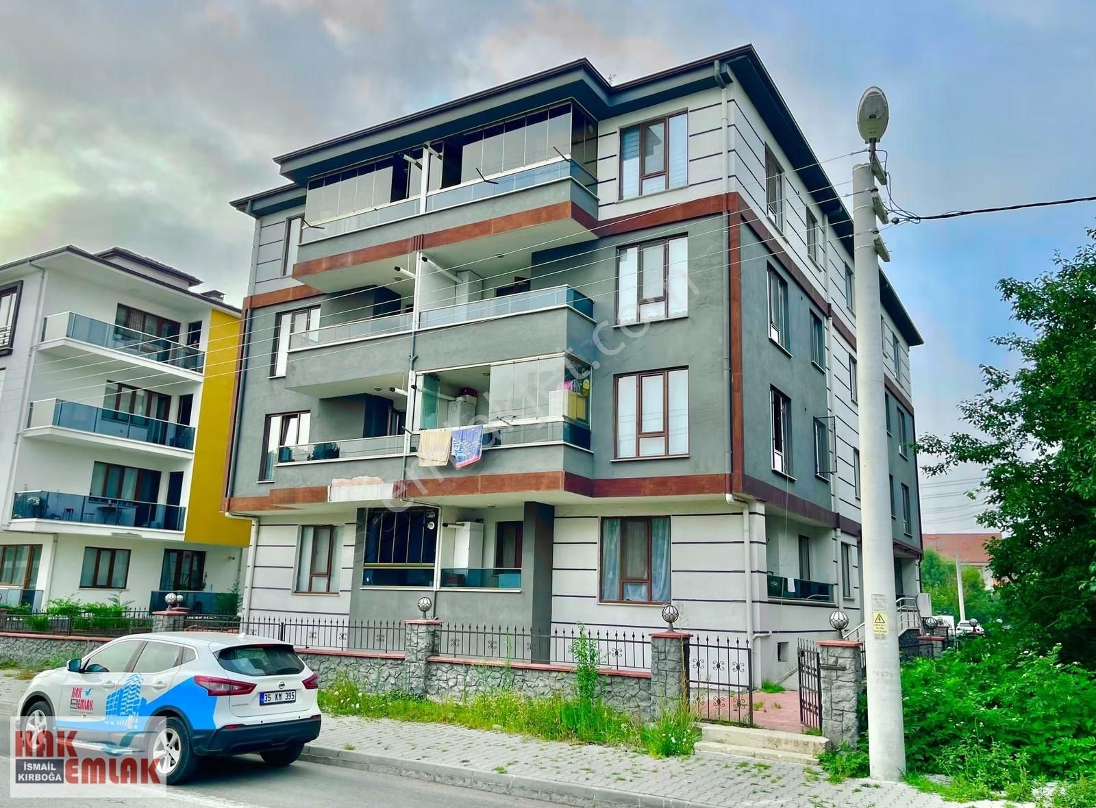 Hak Emlak'tan Darıcı Mah.de Merkezde Satılık 2+1 Geniş Daire