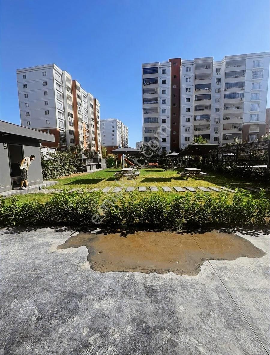 Kur Gruptan İzzet Oklu Florya Cennette Bahçe Katı 3+1 Satılık