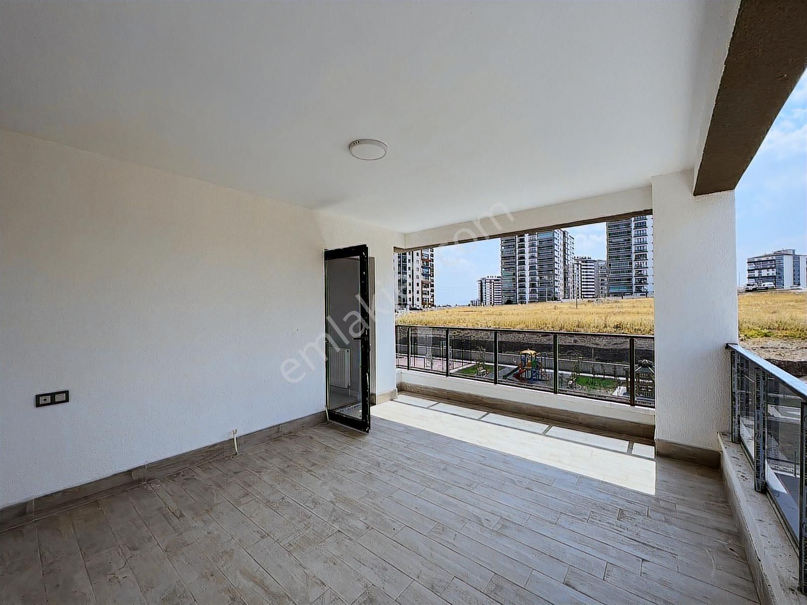 İmir Emlak Ofisinden Hastane Yanı 4+1 180m2 5.kat Site Dairesi - Görsel 2