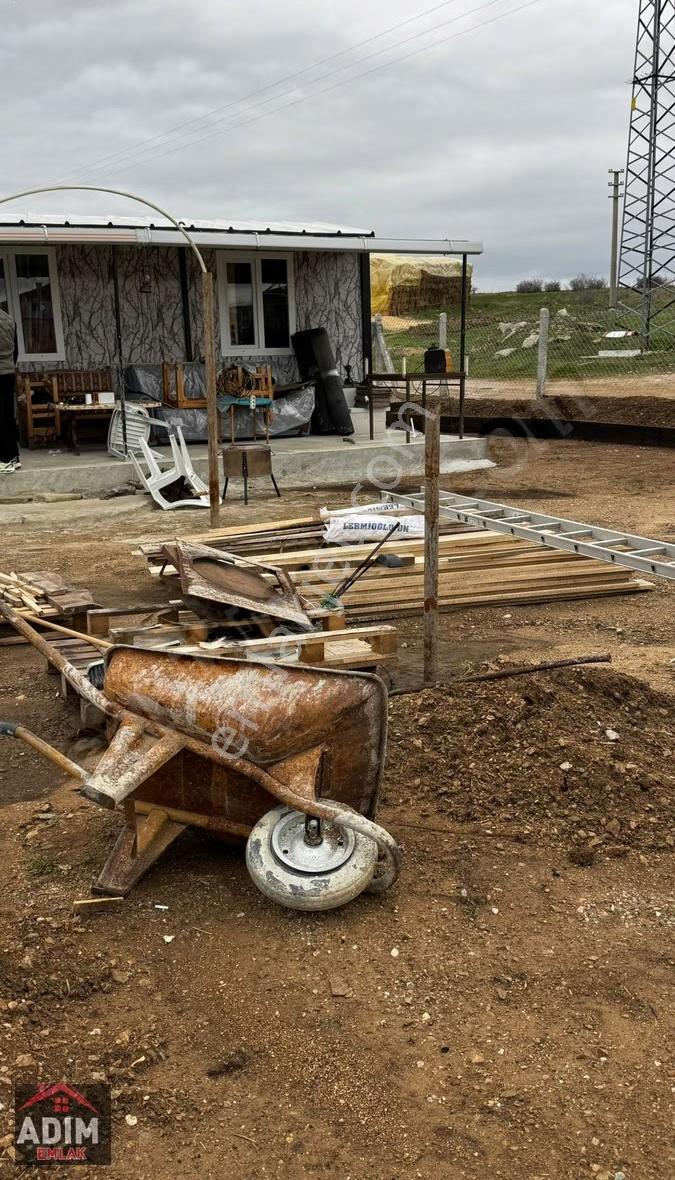 Üsküpte Yatırıma Uygun Arsa-283 M2 (elektrik,su,konteynerli)
