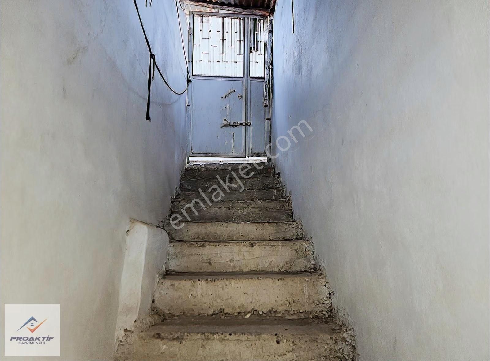 İstikla Mh'de | Temiz Ve Sakin Sokakta | Çarşıya Ykn 2 Katlı 2+1 - Görsel 24