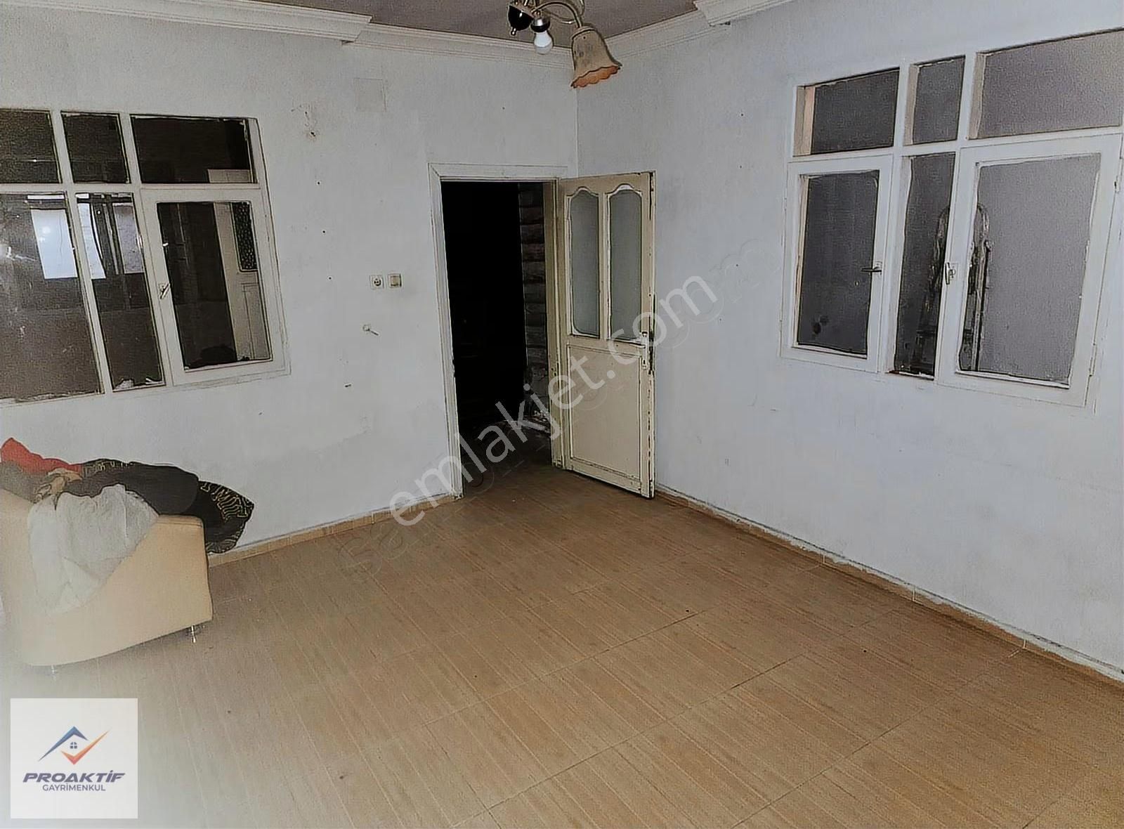 İstikla Mh'de | Temiz Ve Sakin Sokakta | Çarşıya Ykn 2 Katlı 2+1 - Görsel 4