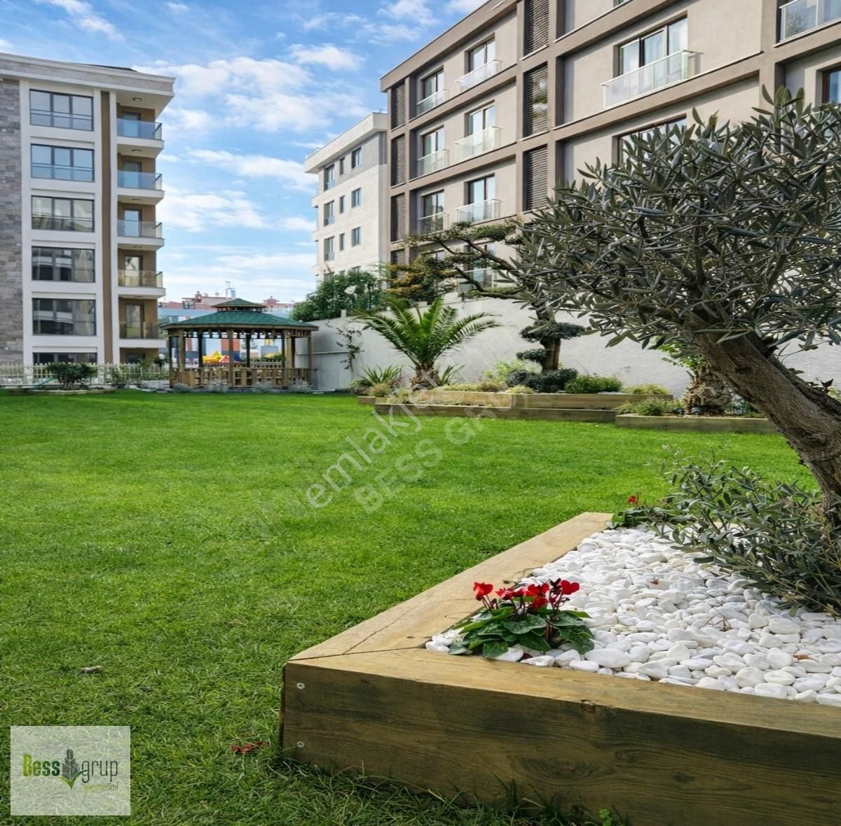 Beylikdüzü Bess Grup'tan Site İçerisinde 3+1 Ara Kat Daire