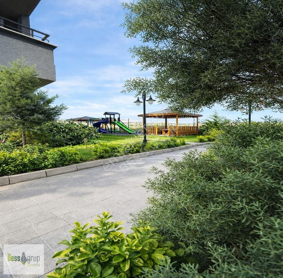 Beylikdüzü Merkezi Lokasyonda Site İçerisinde Satılık Daire