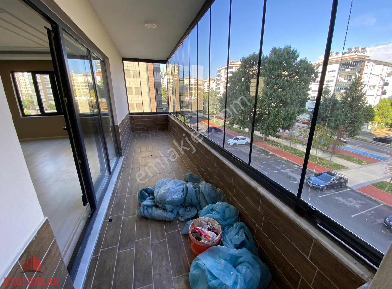 Şehrin En Güzel Lokasyonunda Satılık 3,5+1 Sıfır Daire - Görsel 11