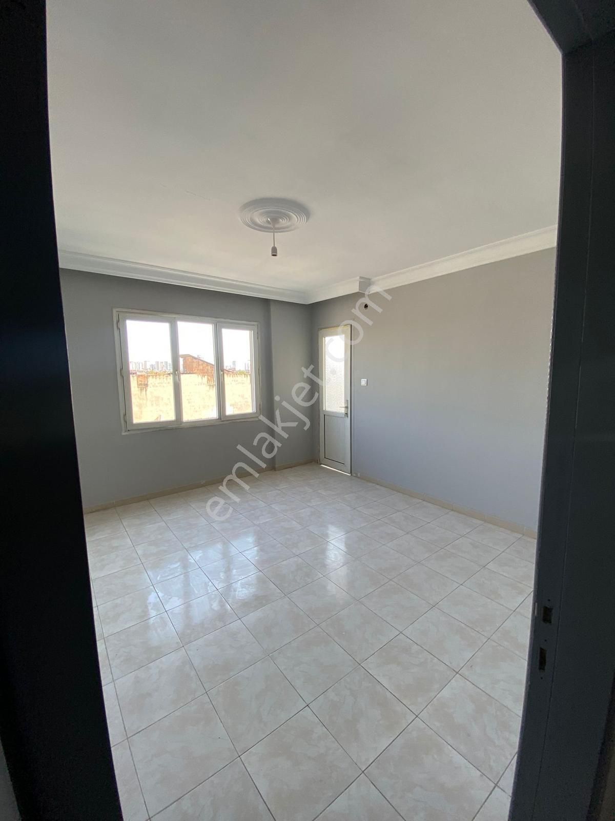 Adana Yüreğir Kozan Yolunda Ptt Evleri Kavşağına Yakın Konumda 3+1 Kiralık Aylık Fırsat Daire - Görsel 2