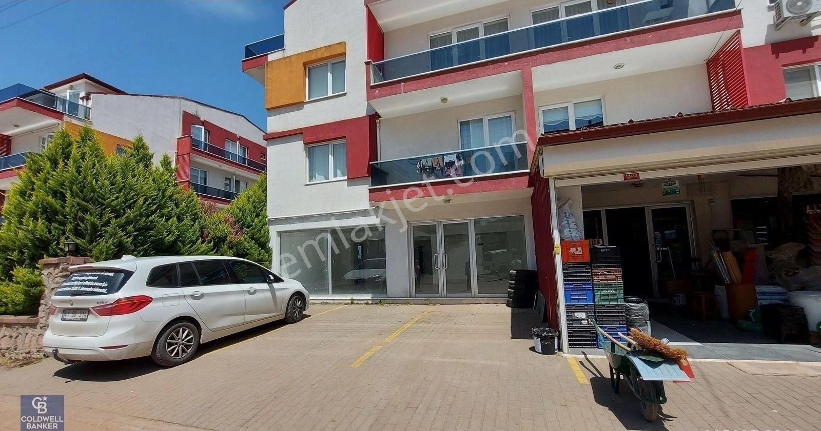 Başiskele Satılık Cadde Üstü Ön Cephe Satılık Dükkan - Görsel 8