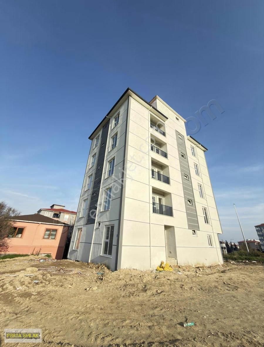 Altınova Mahallesi Çevreyoluna Yakın Mesafede Satılık 2+1 Daire