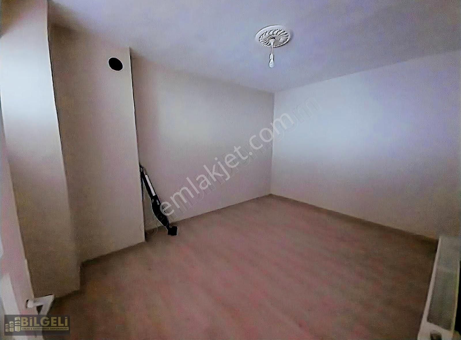 Mimar Sinan Mahallesi'nde Satılık Doğal Gazlı 2+1 Son Kat Daire