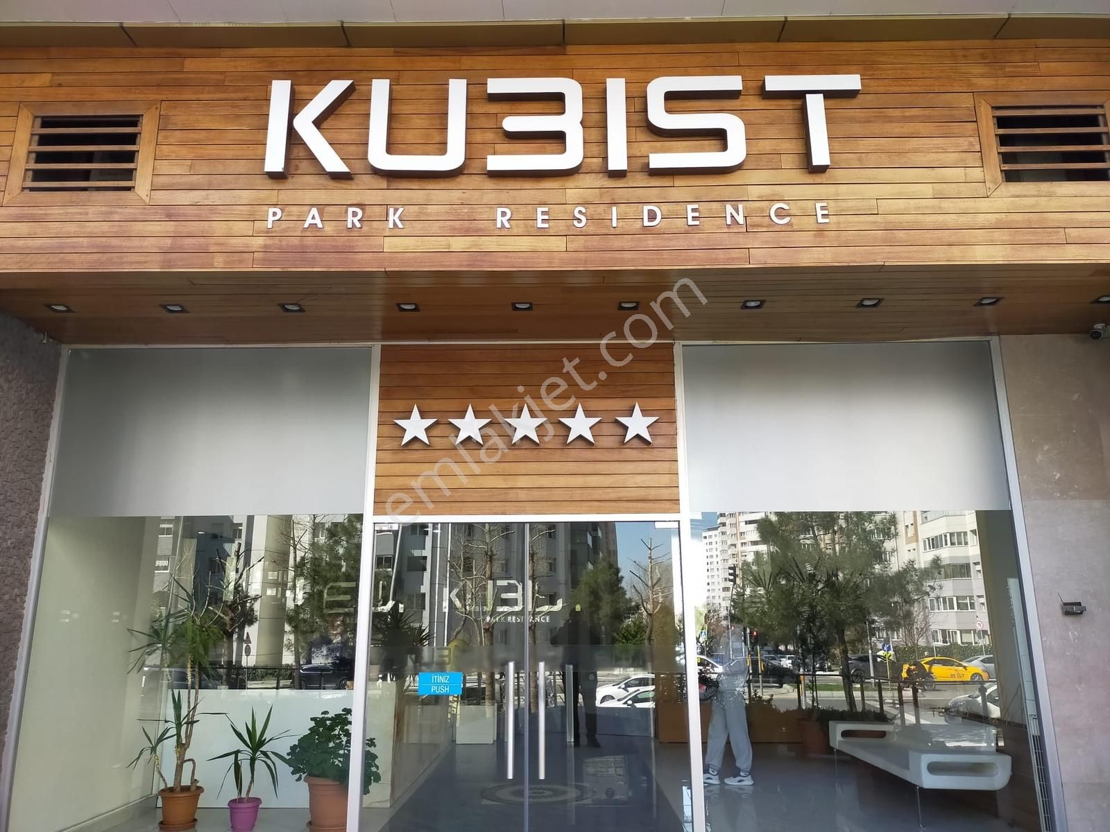 Beylikdüzü Kubis Park Eşyalı Ve Büyük Teraslı 2+1 Kiralık Ofis