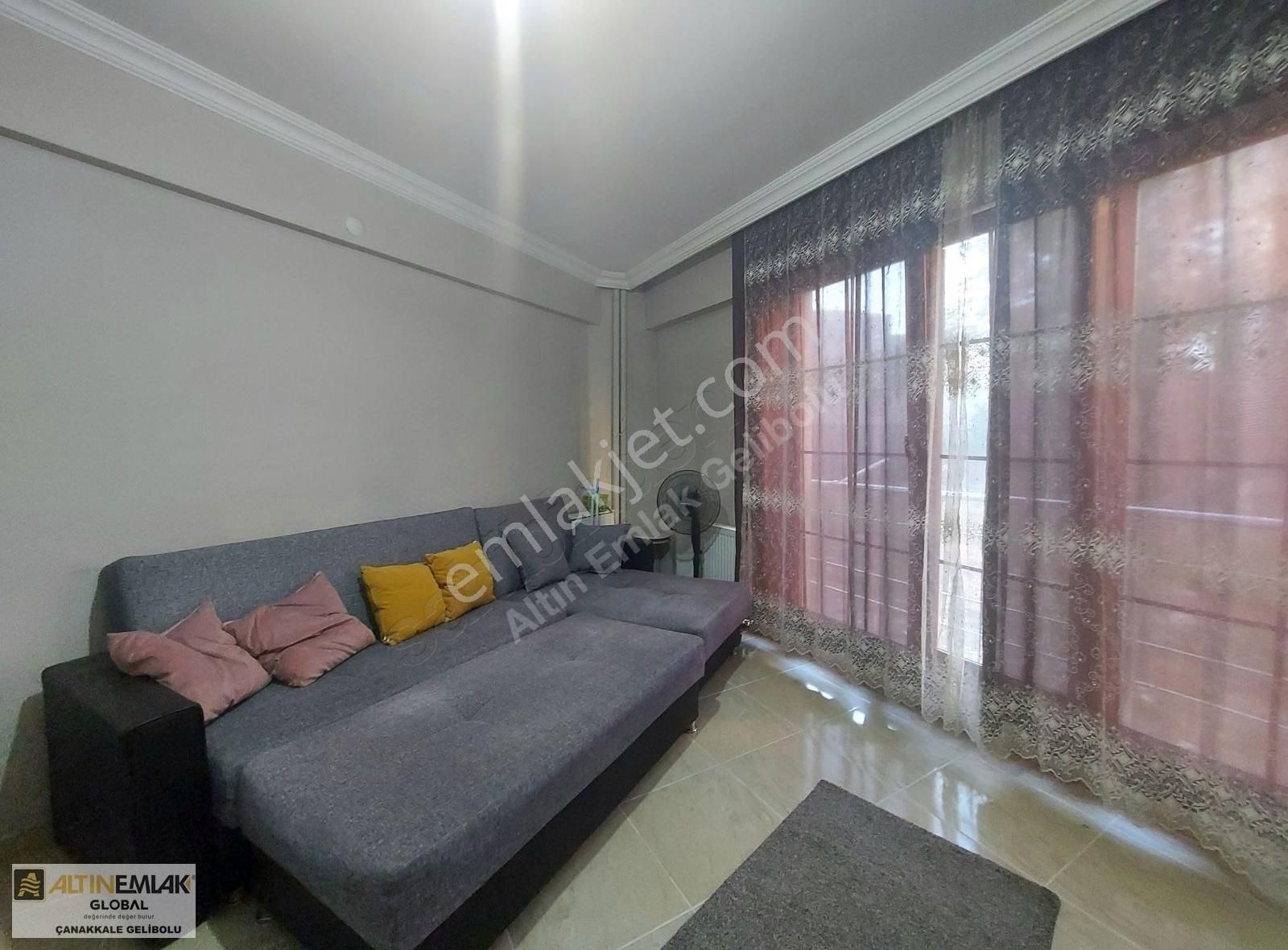Altın Emlaktan Çarşı Merkezde 1+1 Esyalı Kıralık Daıre