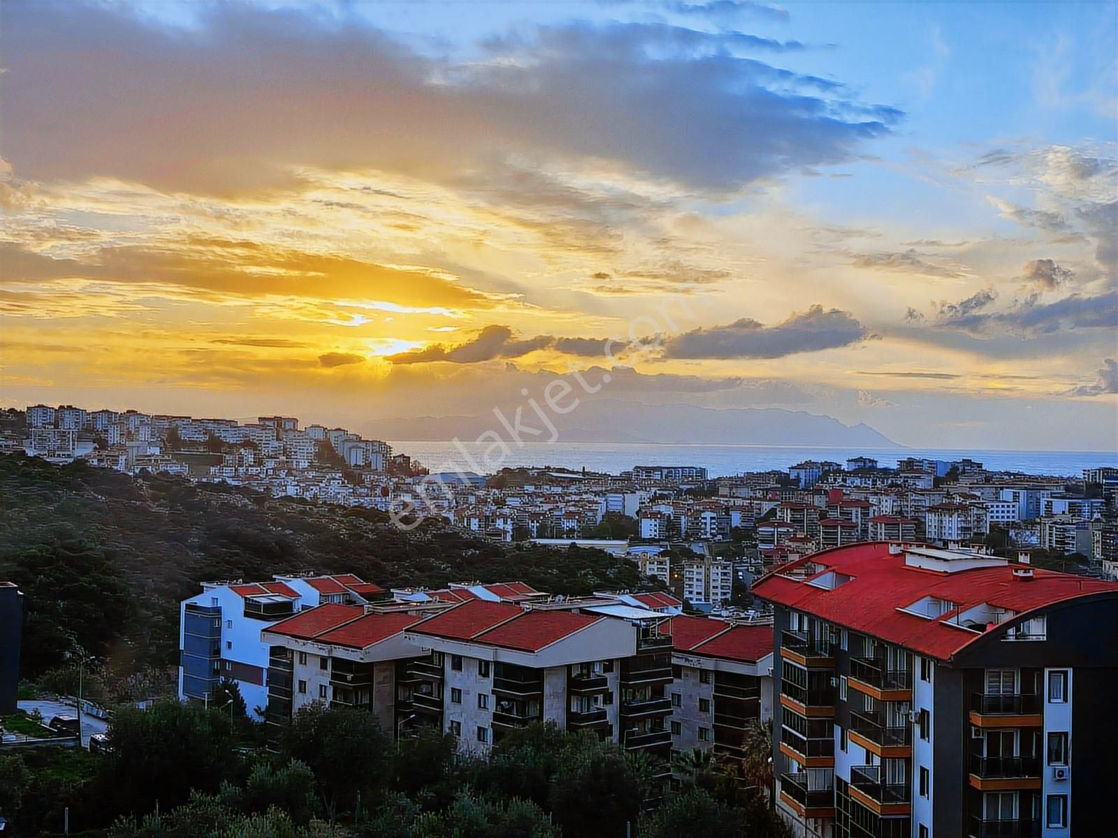 Kuşadasında Satılık Deniz Ve Şehir Manzaralı, 4+1 Dubleks Daire - Görsel 2
