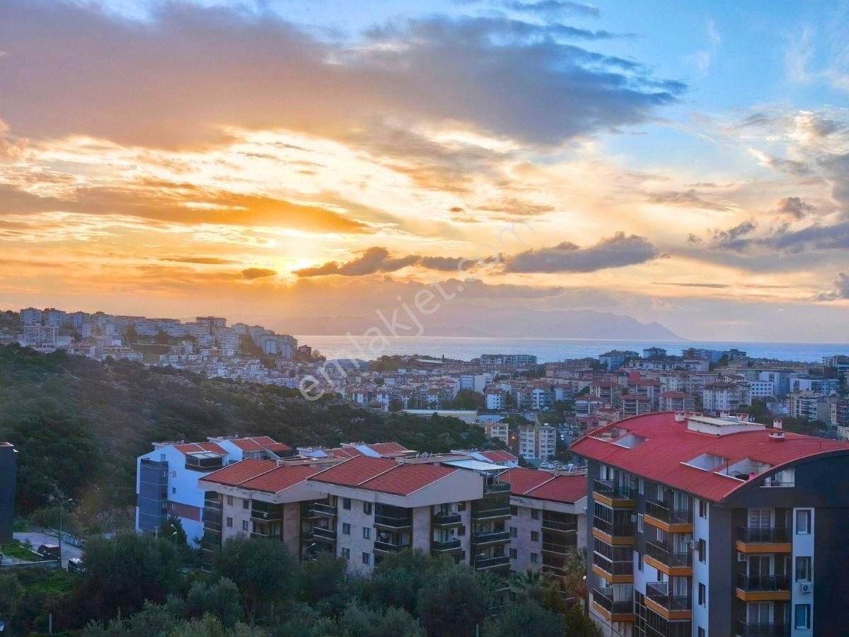 Kuşadasında Satılık Deniz Ve Şehir Manzaralı, 4+1 Dubleks Daire