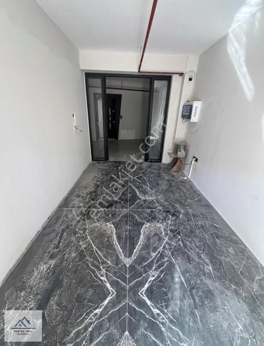 Parisa'dan Hasanağa Bahçesi Yanı Mer.ısıtma Balkonlu Eşyasız 1+1 - Görsel 12