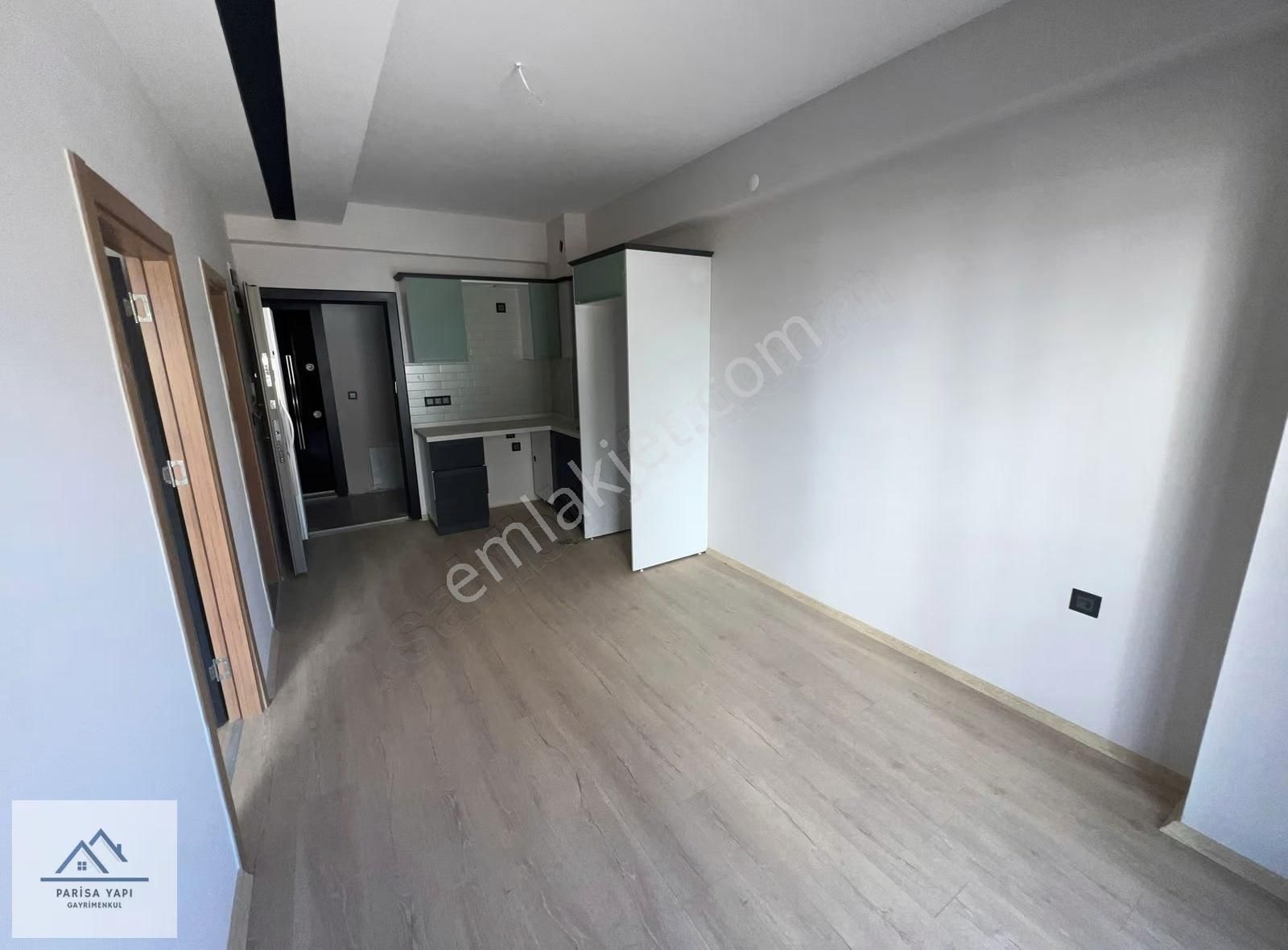 Parisa'dan Hasanağa Bahçesi Yanı Mer.ısıtma Balkonlu Eşyasız 1+1 - Görsel 11