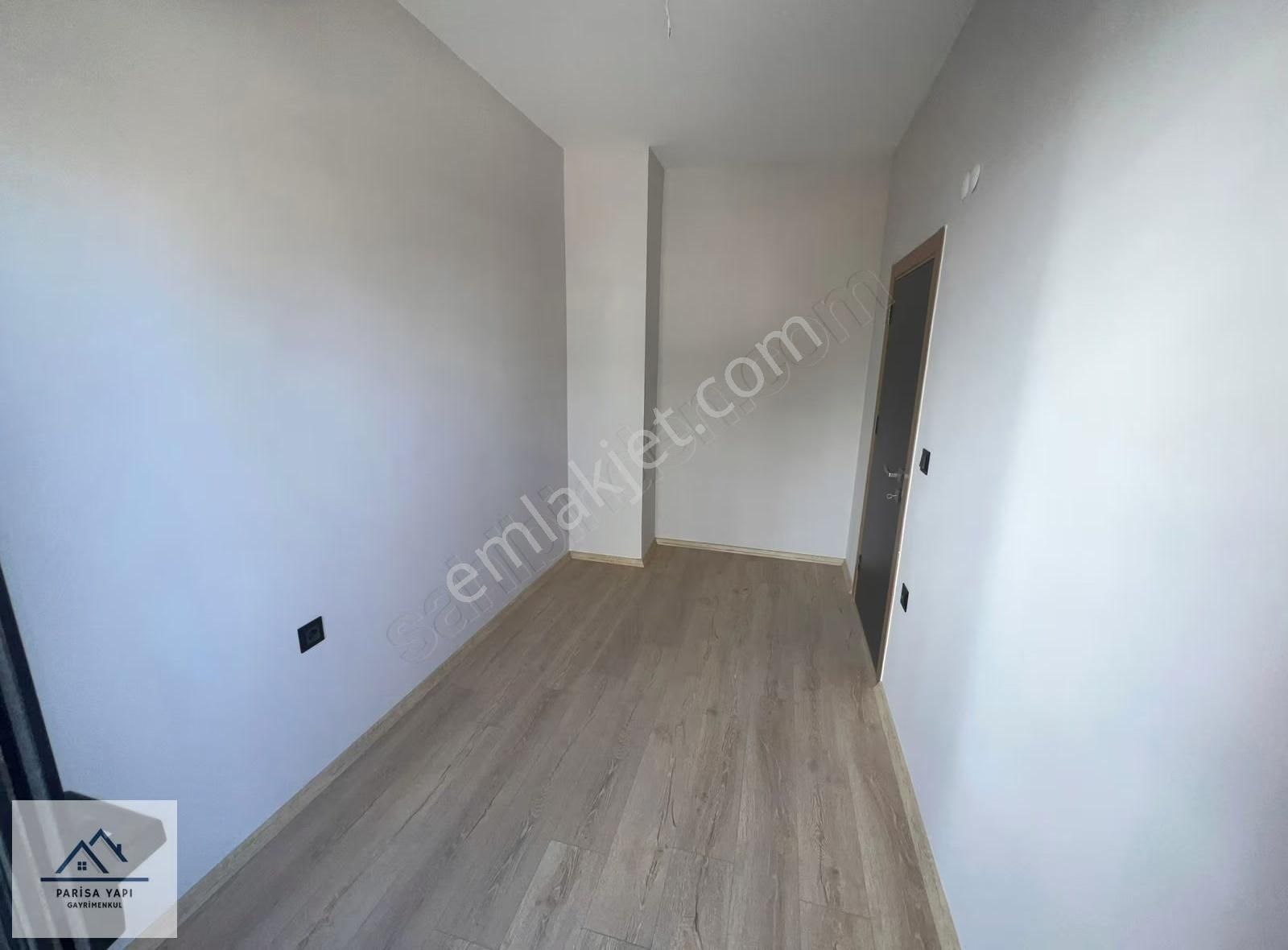 Parisa'dan Hasanağa Bahçesi Yanı Mer.ısıtma Balkonlu Eşyasız 1+1 - Görsel 15