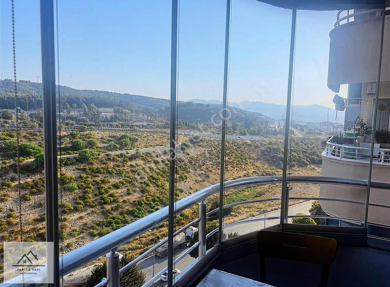 Site İçinde Yapılı Önü Açık Cam Balkonlu Satılık 3+1 Daire