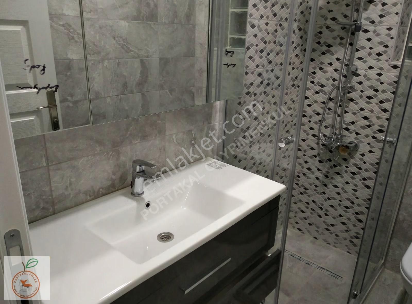 Üsküdar Çiçekçi'de Yenilenmiş Geniş Daire - Görsel 11