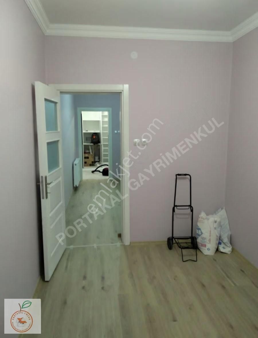 Üsküdar Çiçekçi'de Yenilenmiş Geniş Daire - Görsel 17