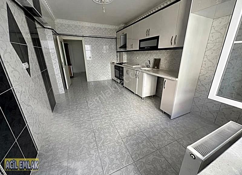 Acil Emlaktan Gazeller Cadde Yakını Yeni Binada Kiralık Daire