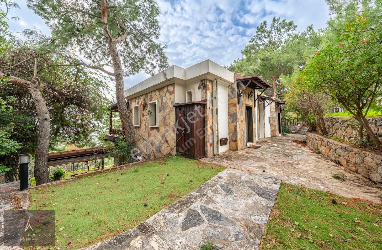 Bodrum Merkez'de Çam Ağaçları İçerisinde Satılık Müstakil Ev