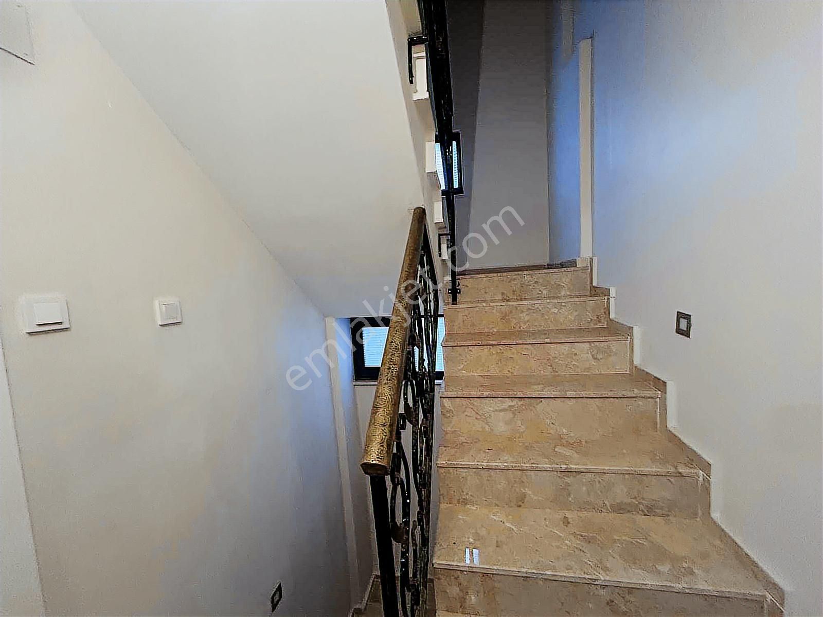 Kuşadası Kadınlardenizinde Geniş Lüks Tripleks 4+1 Yazlık - Görsel 15