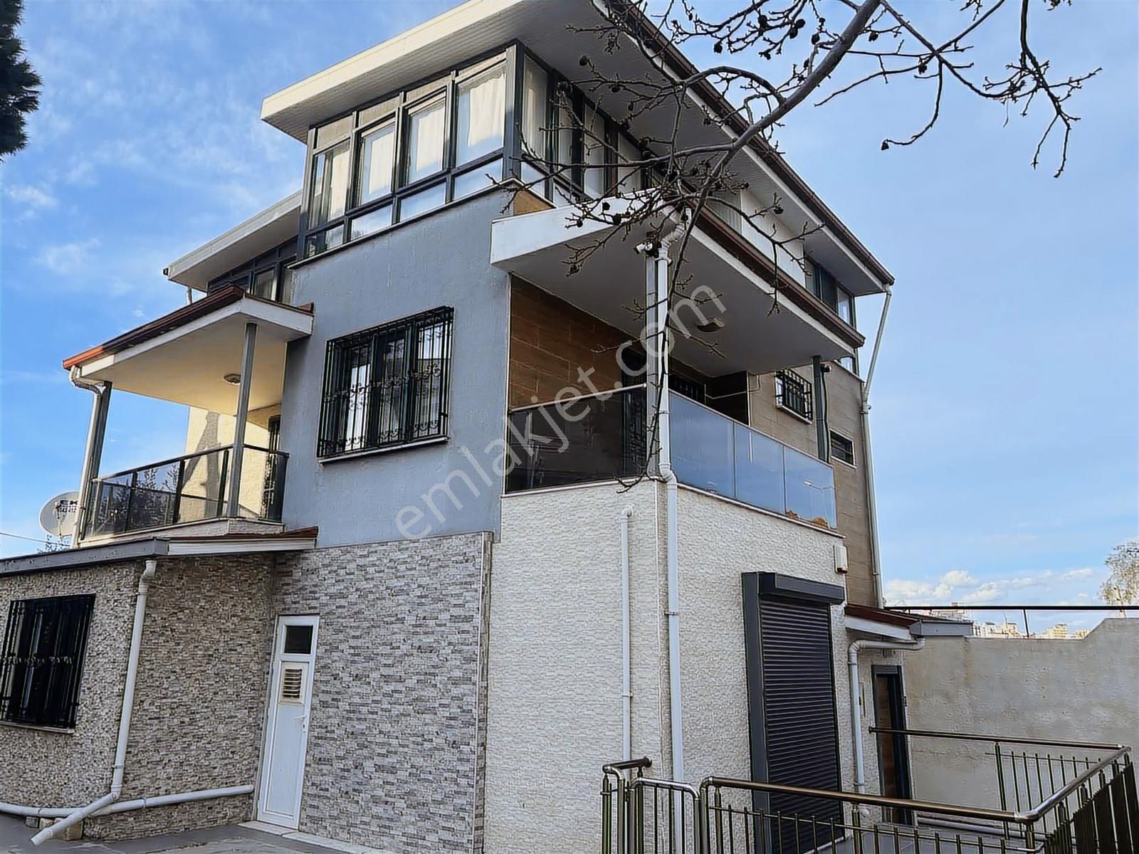 Kuşadası Kadınlardenizinde Geniş Lüks Tripleks 4+1 Yazlık