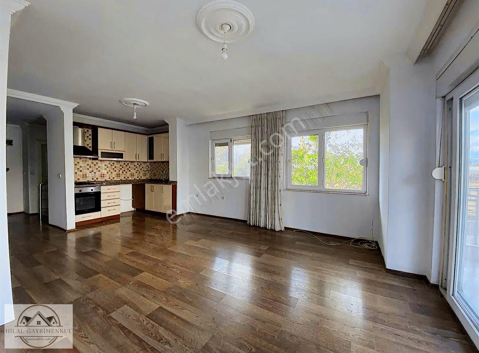 Hilal Gayrimenkul'den Güzeloba'da Sitede Havuzlu Ters Dubleks2+1