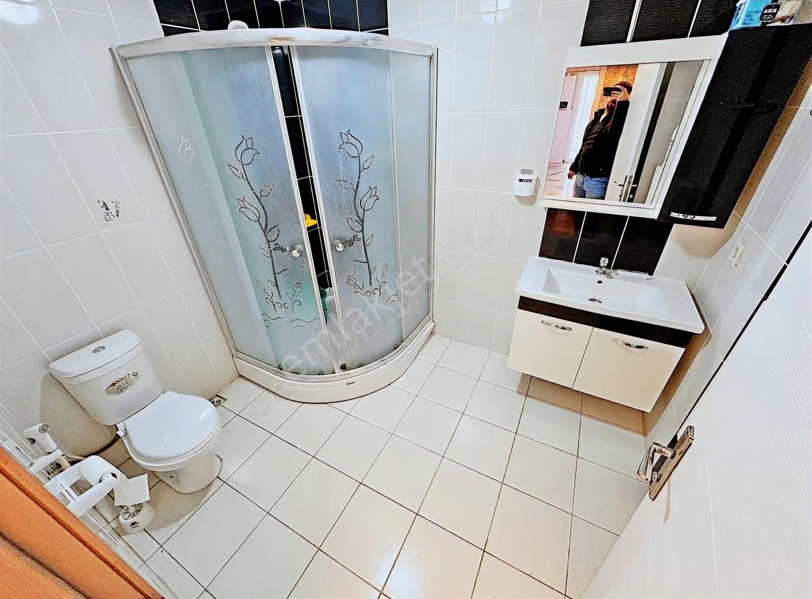 Fiyat_düştü_acill_üniversite_yanı_çift Banyolu_teras Balkon_4+1_