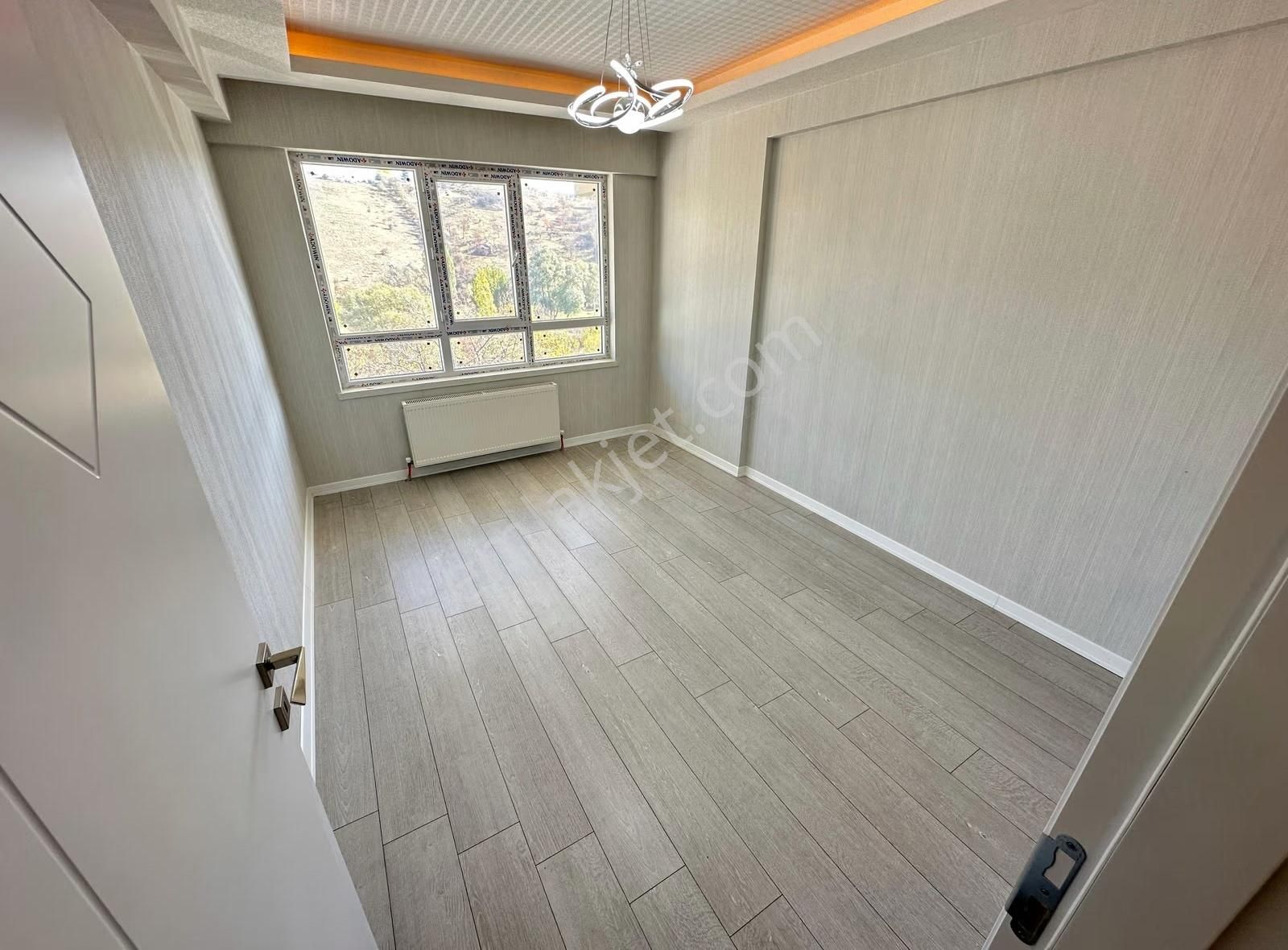 Özçelikler'den_katta_geniş_mutfaklı_park_manzaralı_yapılı_2+1_ - Görsel 2