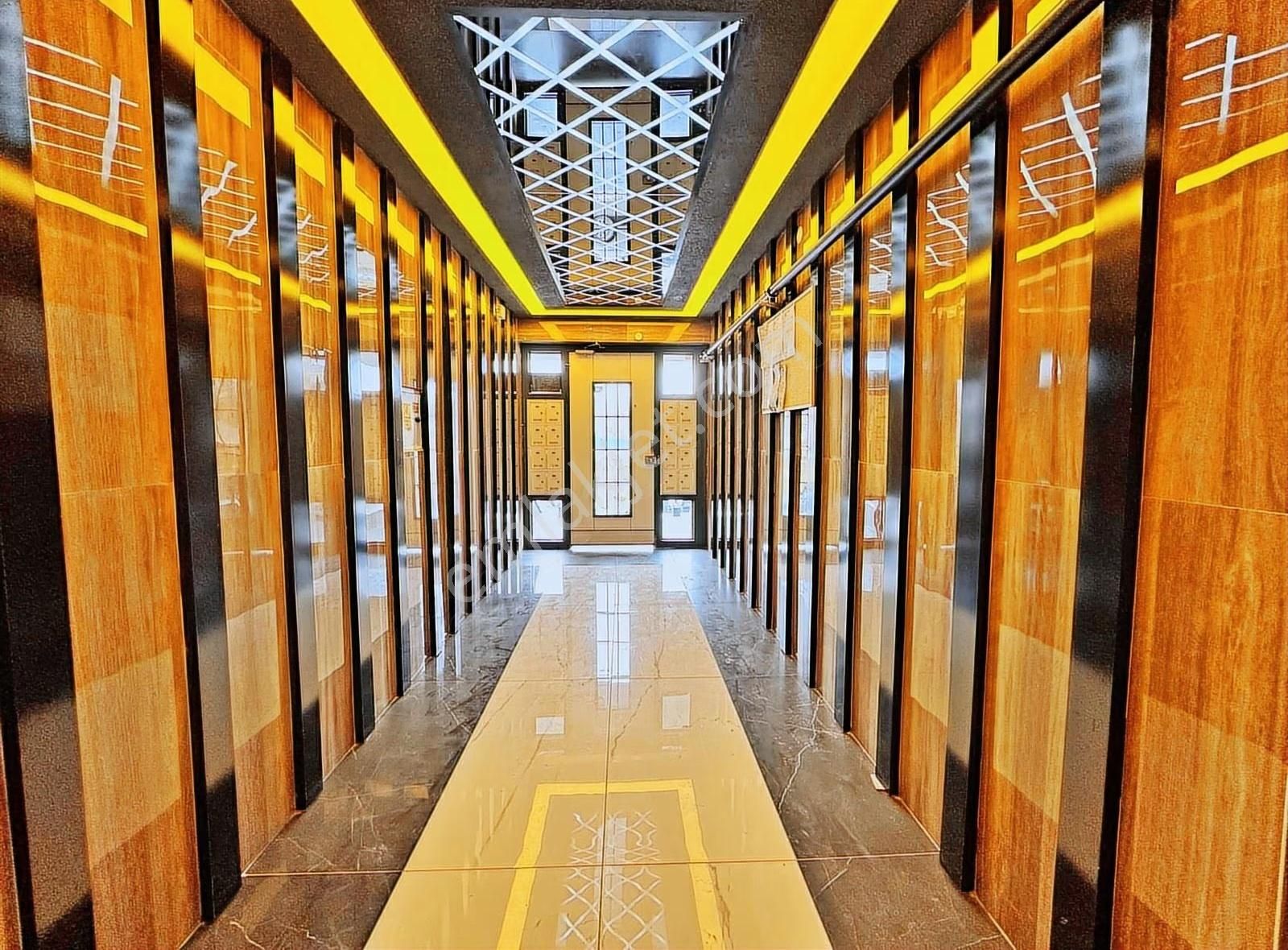 Özçelikler'den_cadde_yanı_merkezi_konum'da_masrafsız_3+1_daire_